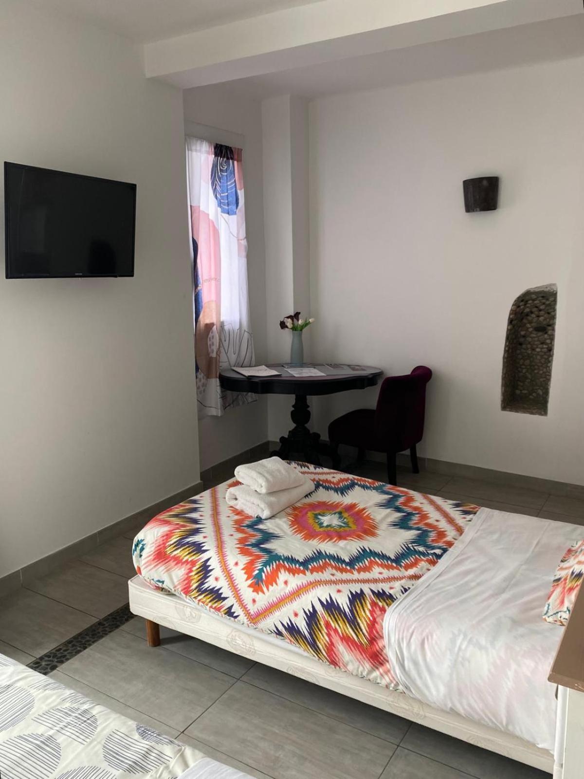 Auberge Les Galets Peyruis エクステリア 写真